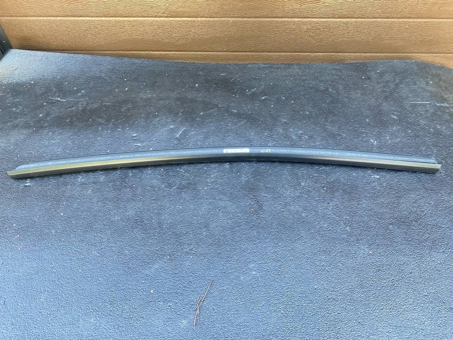 Porsche taycan молдінг двері лівий 9J1839475B041