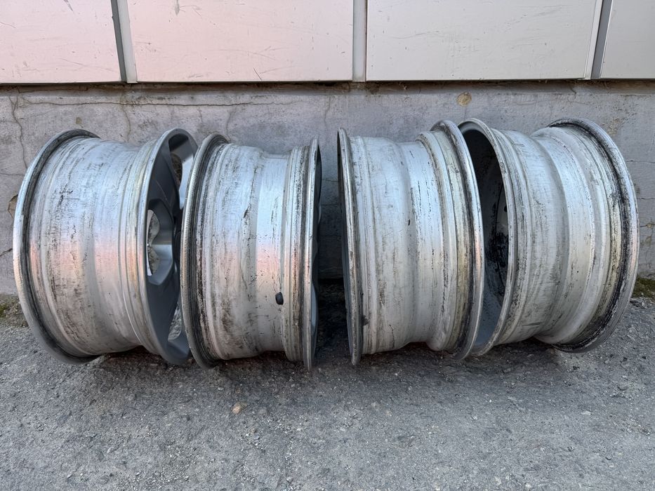 Продам оригинальные  диски  5x114,3.R16