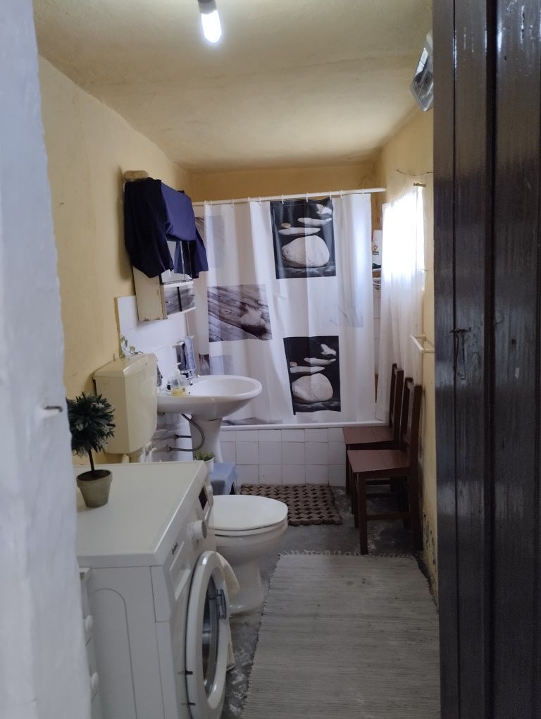Vendo casa T4 em Comenda, em bom estado