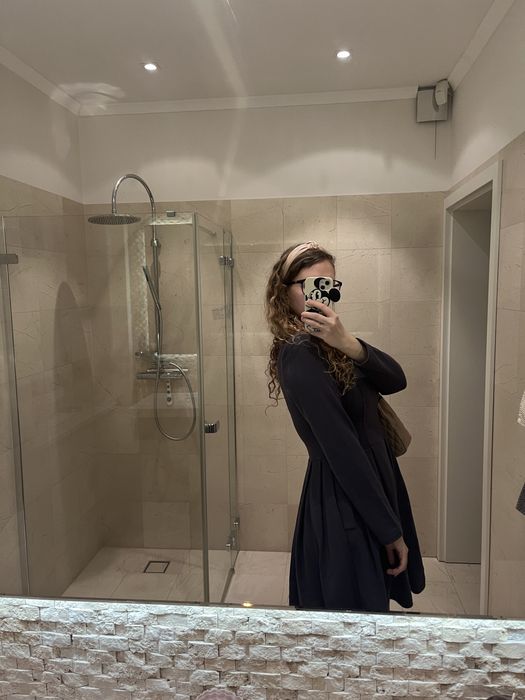 Jagodowa sukienka dresowa Lana Nguyen rozm. L