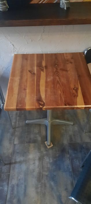 Stoliki barowe 4szt drewniane.