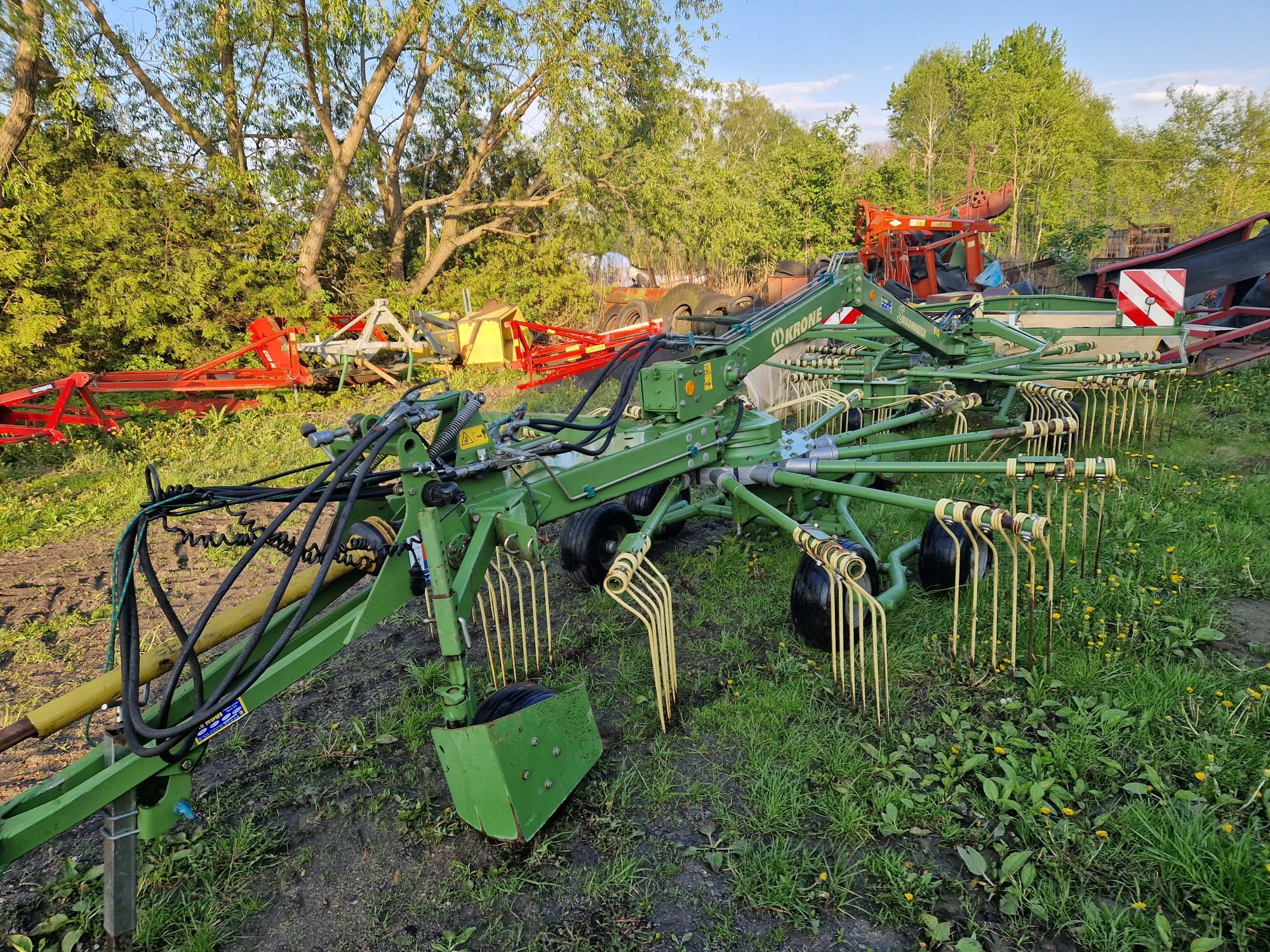 Zgrabiarka dwukaruzelowa KRONE SWADRO 710/26T