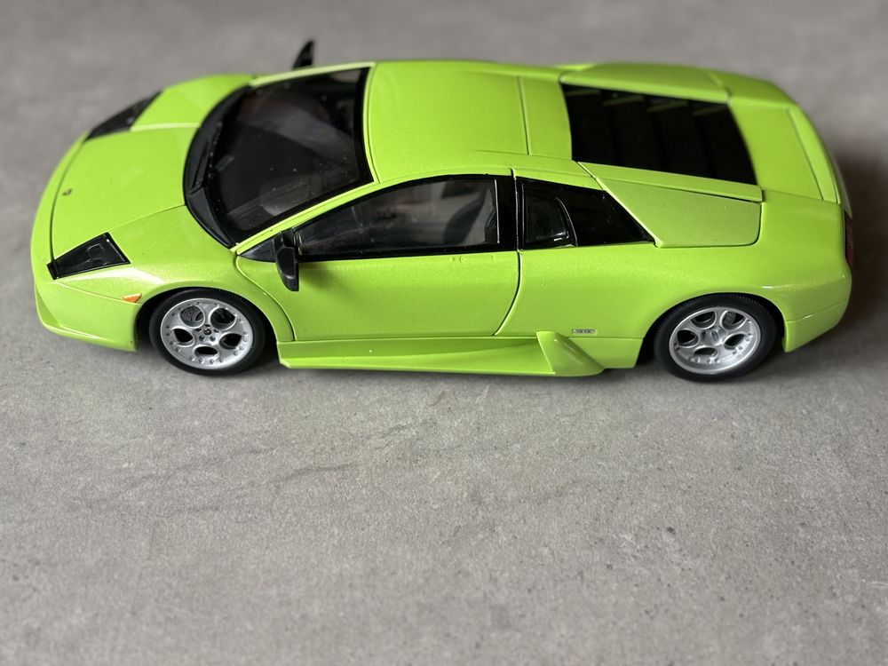 Model Hot Wheels skala 1/18 Lamborghini Murcielago zielony