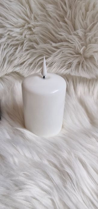 Świeca LED wosk biała 12,5 cm
Świeca na baterie dwa paluszki AA

Wymia