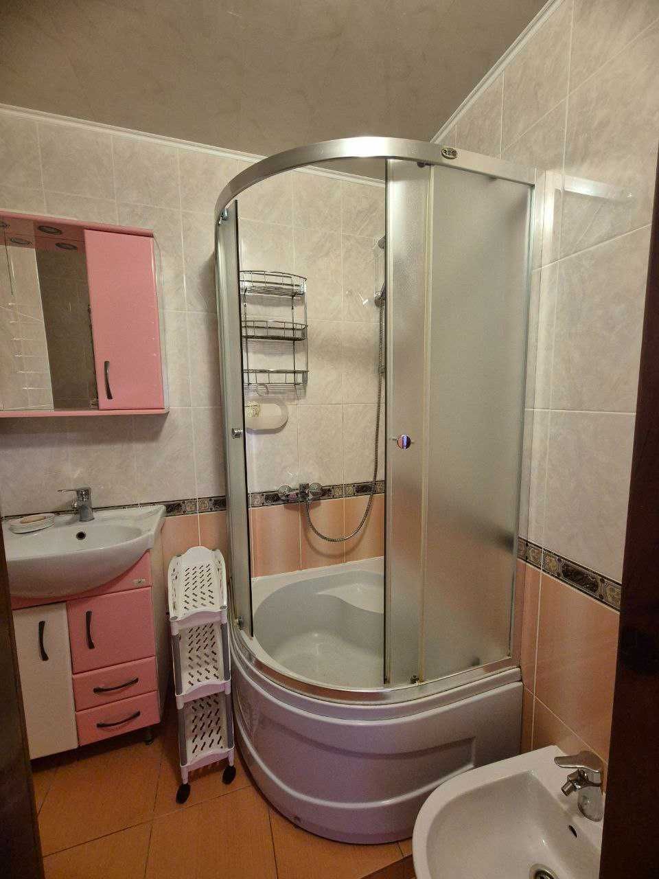 Продаж ВЕЛИКОЇ 2х кім квартири. В. Бизова (Якіра)