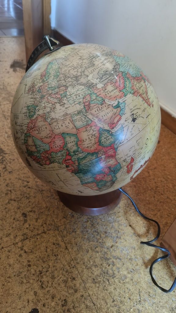 Globo antigo com luz