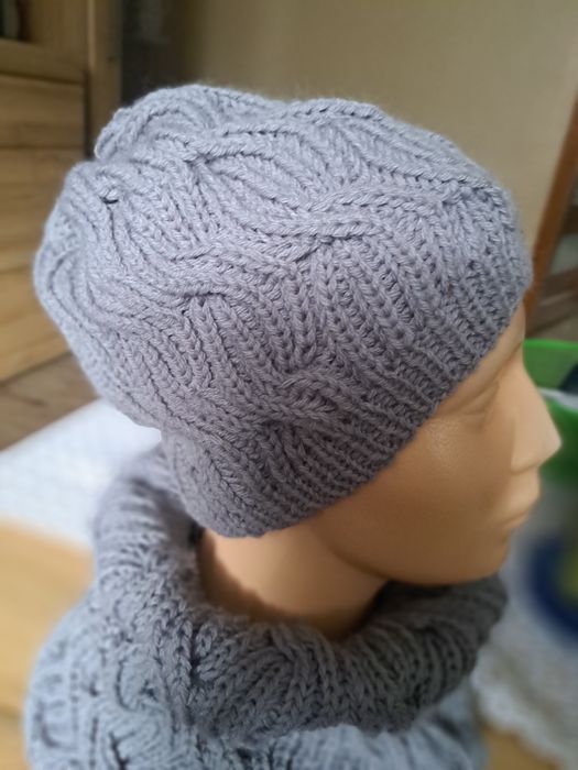 Czapka I komin zrobione na drutach