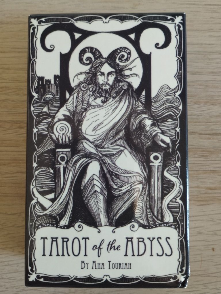 Tarot of the abyss portes incluidos