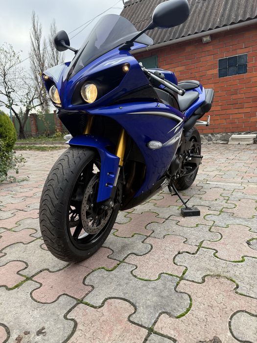 Yamaha R1 crossplane розмитнена