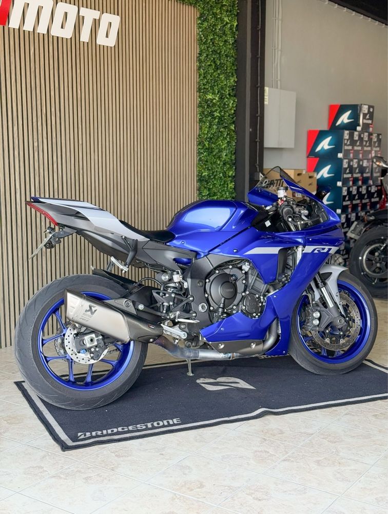 Yamaha R1 Akrapovic