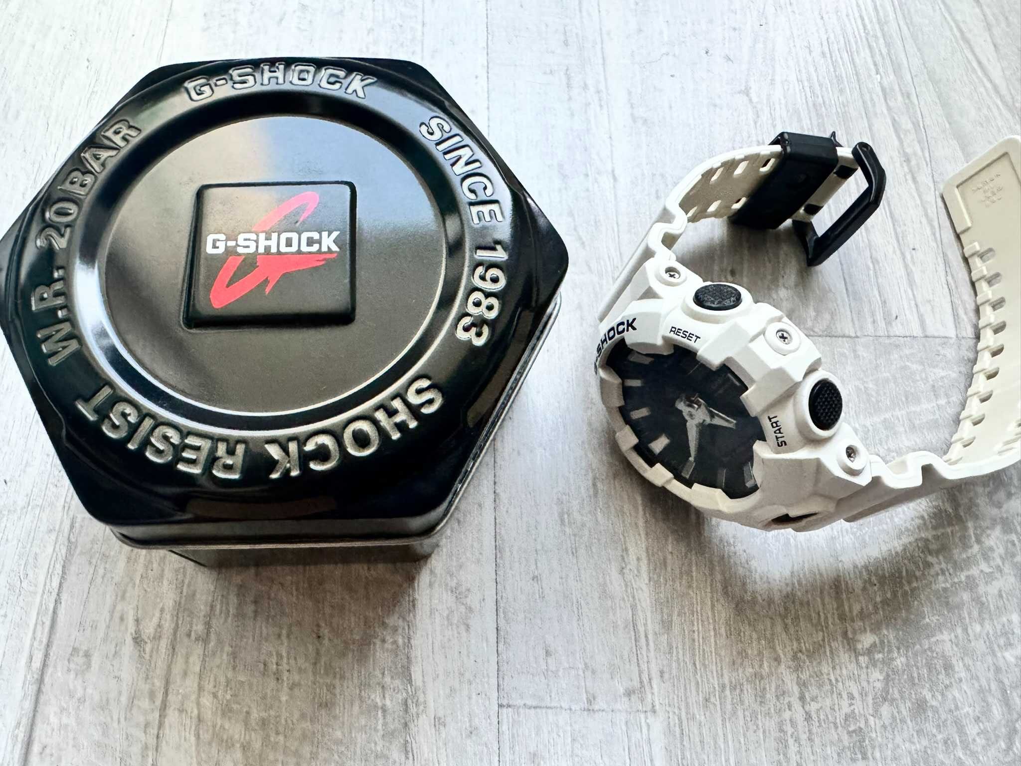 Casio G Shock GA-700 - biały