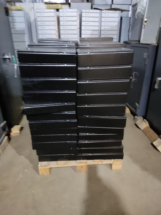 Продаю б.у депозитні бокси.