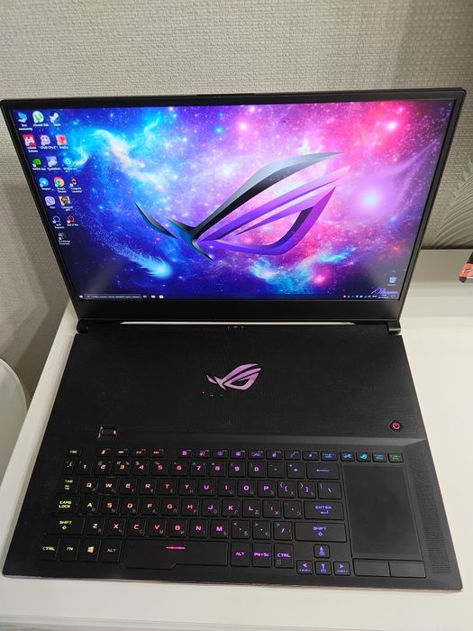 Asus RoG Zephyrus s17 300Гц RTX 2070 super 8gb