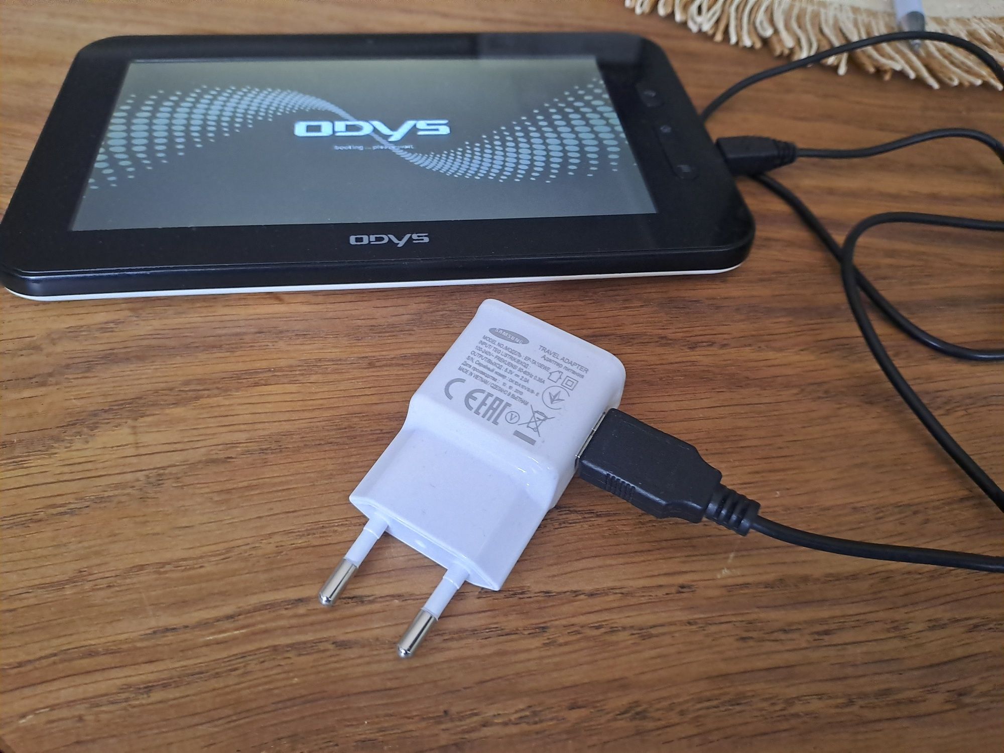 Tablet ODYS Xelo + pokrowiec