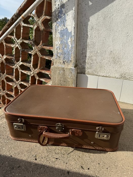 Mala de viagem muito antiga