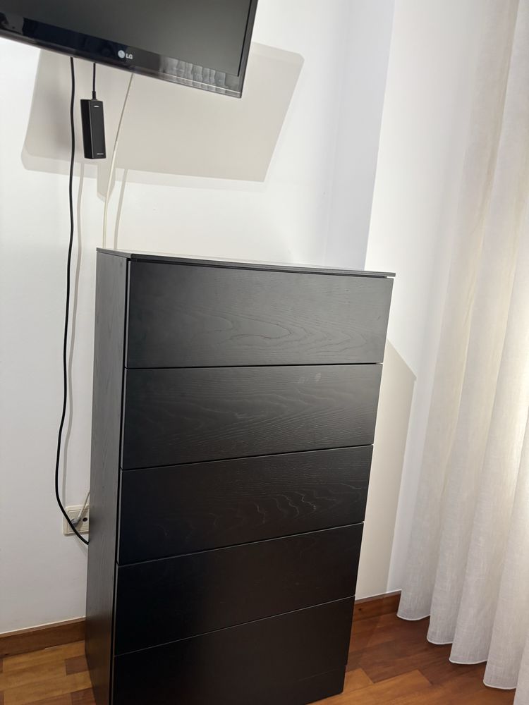 Cama, colchão, mesas cabeceira e camiseiro