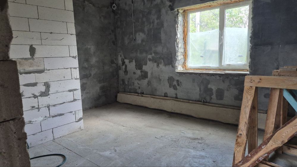 Продам будинок в центрі Підгородного, терміново