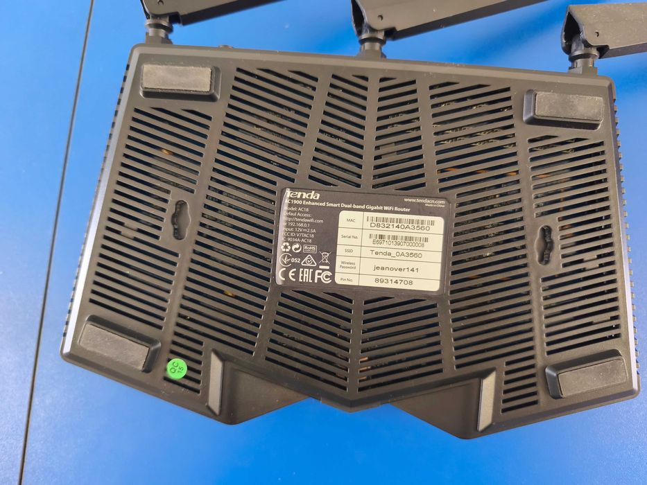 На запчастини Маршрутизатор TENDA AC18 AC1900 /WiFi 5/1 Гбіт/с