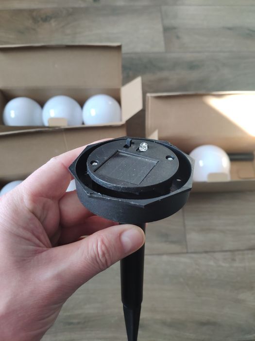 Садовий ліхтар на сонячній батареї