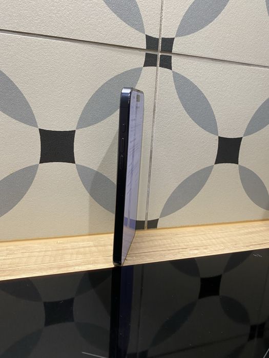 Iphone 15 pro max 93% bateria