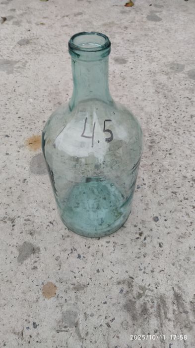 Бутли 4.5-литров в хорошем состоянии.