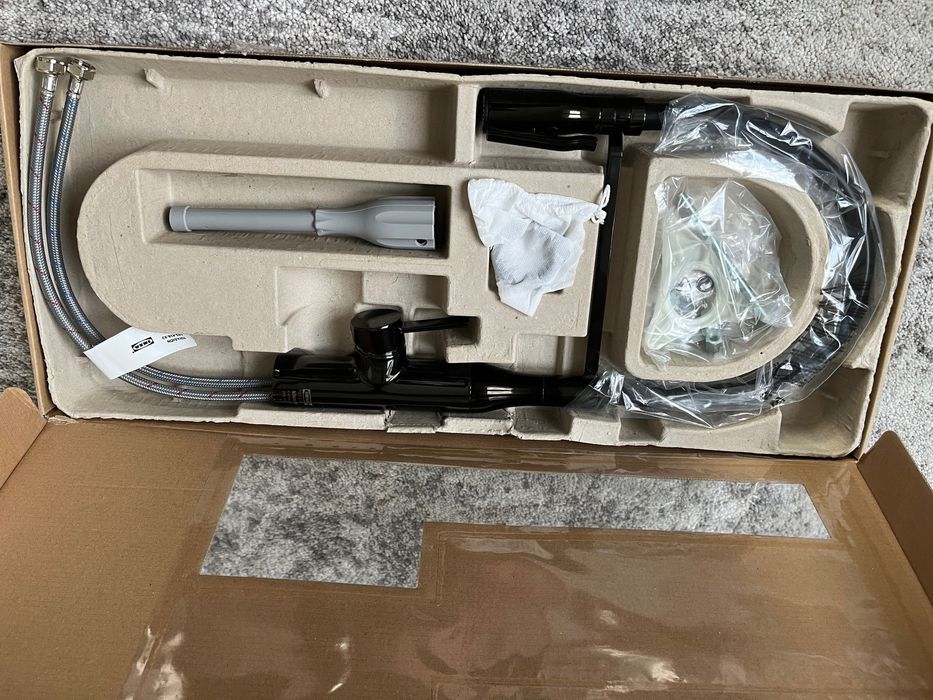 Ikea TOLLSJÖN
Bateria kuchenna ze spryskiwaczem, czarny metal polerow.