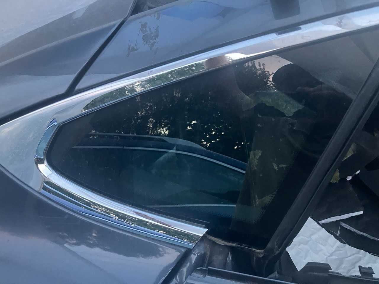 Стекло двери треугольник Форточка задняя Компл TESLA MODEL S 2017 рест