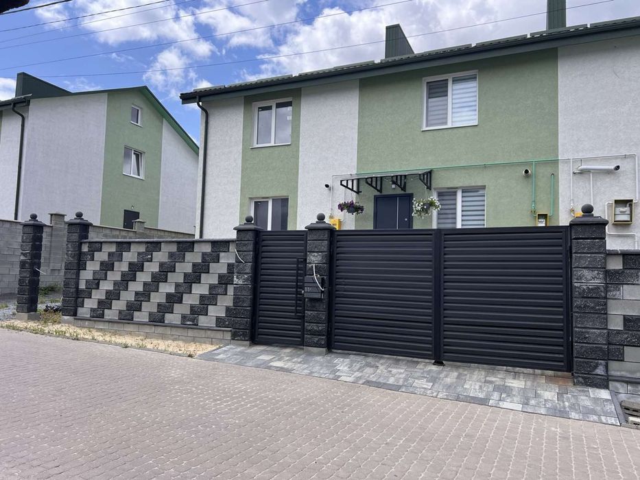 Кутовий котедж з міськими мережами