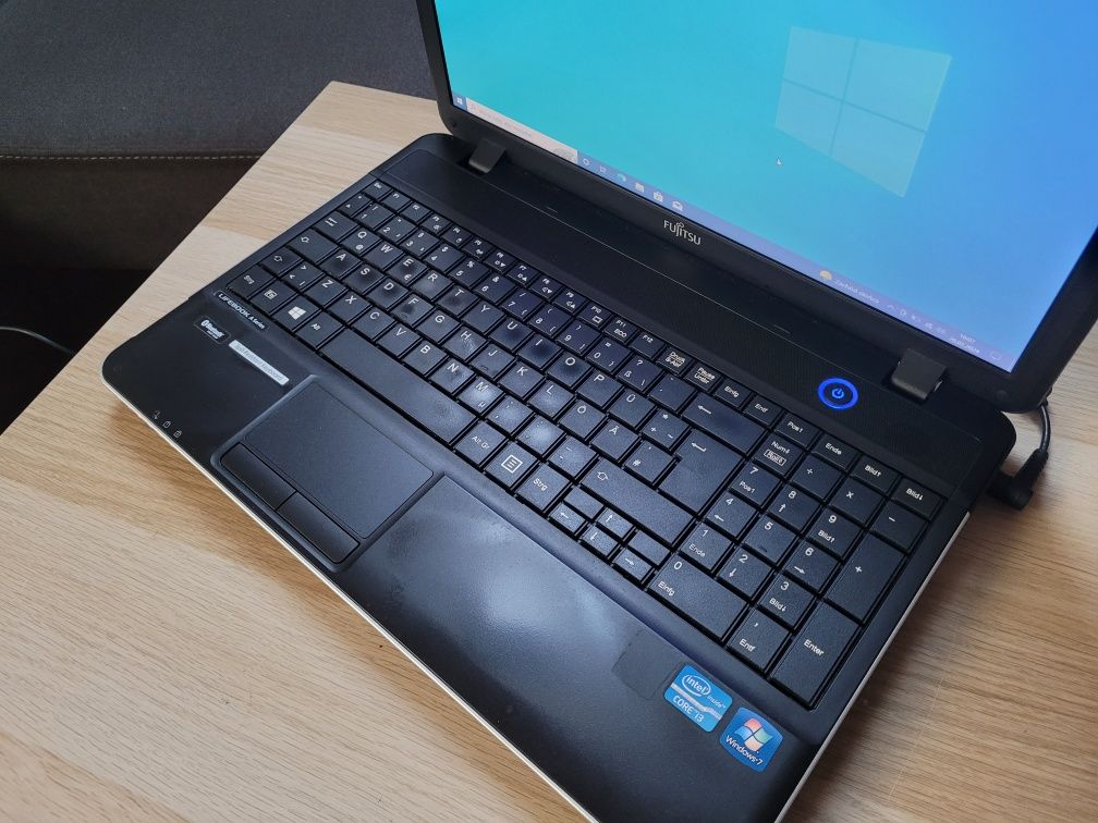 Laptop Fujitsu- Intel i3 , 4gb ram, dysk 500gb, Ładny!, Biznesowy