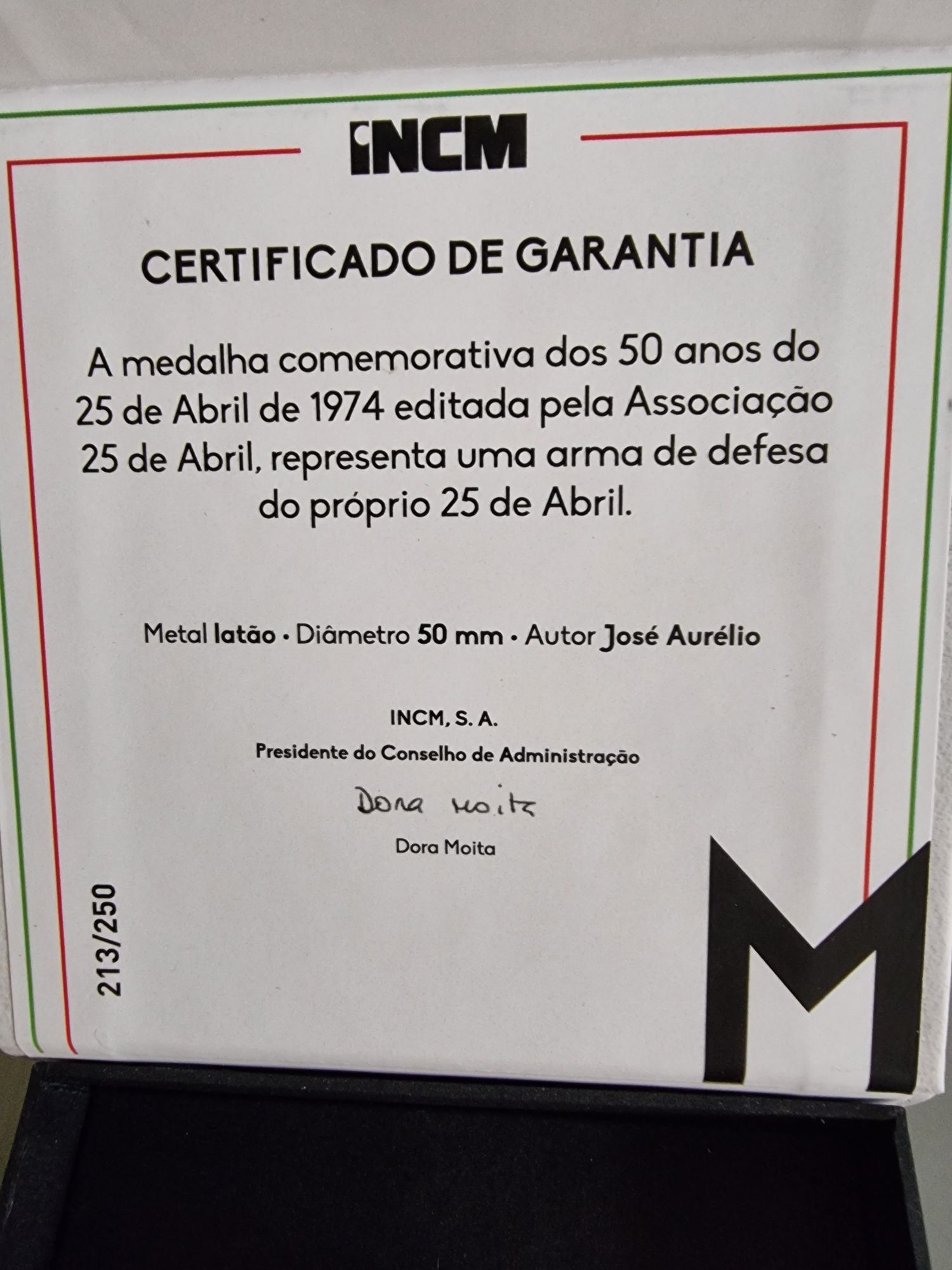 Medalha comemorativa dos 50 anos do 25 de Abril + oferta