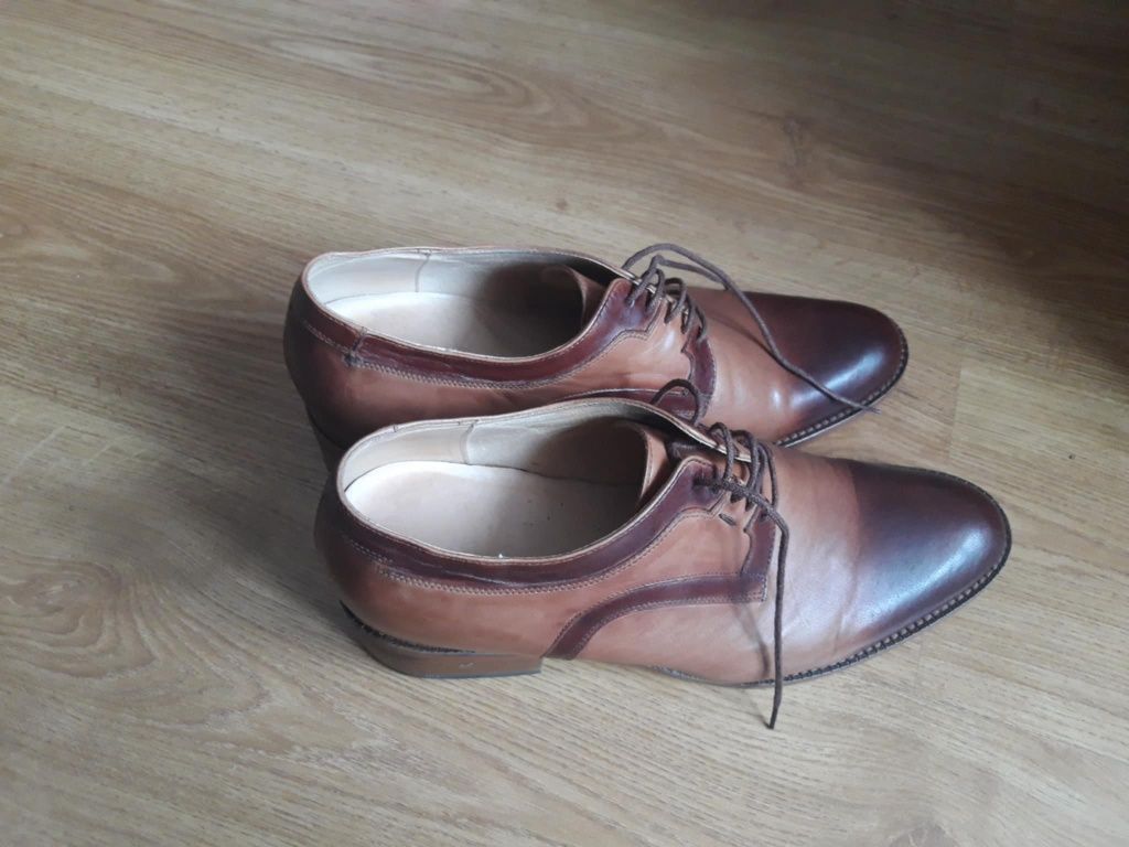 Ślubne buty męskie skórzane Betelli na ukrytym podwyższeniu 42/28 cm