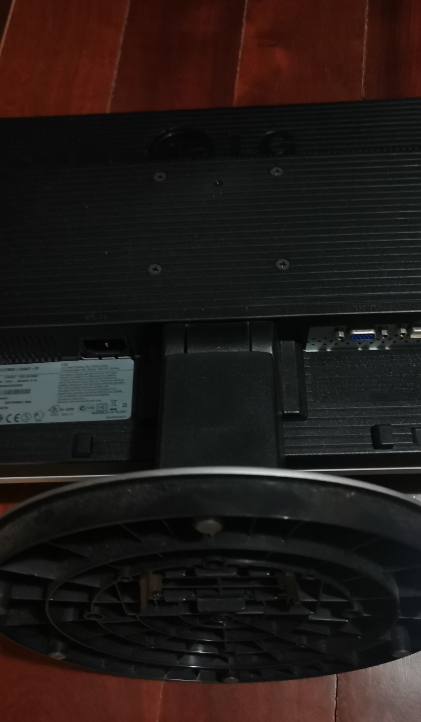 Monitor LG LCD pouco utilizado