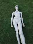 Manekin damski powystawowy 180cm.