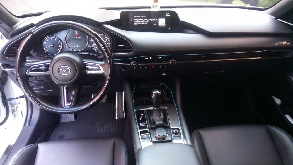 Мазда 3 автомат в белом цвете 2021г mazda 3 automat хэтчбек спорт авто