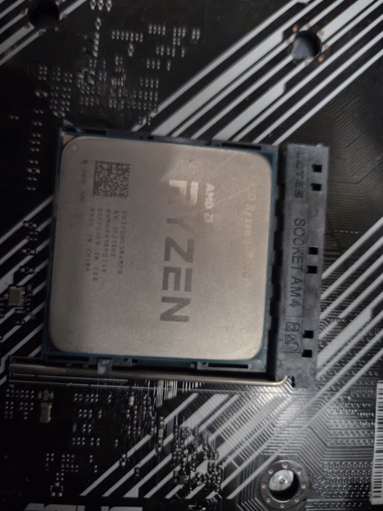 ASUS Prime B450M-K II + Procesor AMD Ryzen 3 3200G