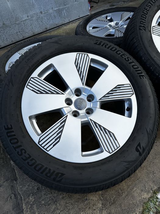 Диски 5/112 R19 Audi E-Tron Q2 A3 Q5 SQ5 A6 A8 All Road Q3 Q4 R8 RS S3
