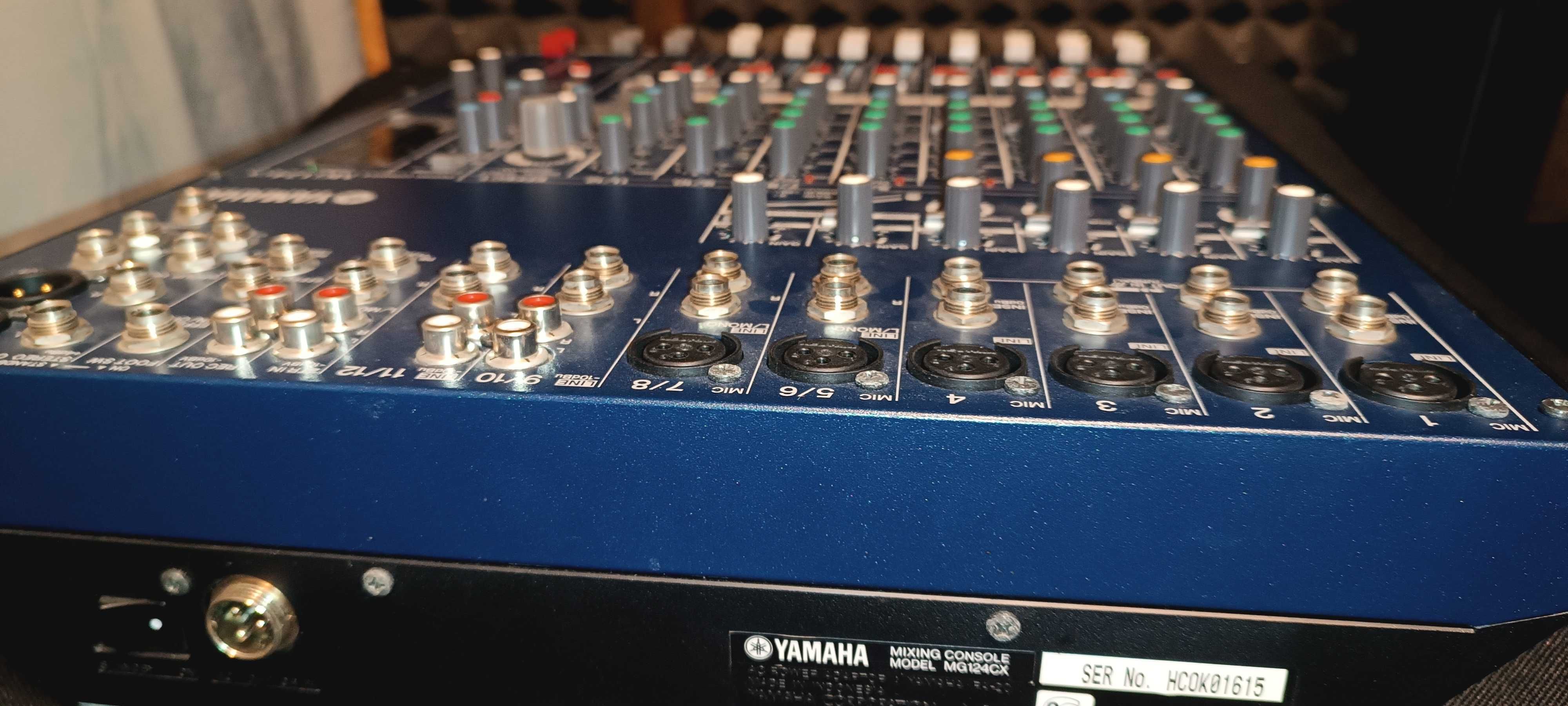 Mikser Yamaha mg 124 cx z kamerą pogłosową i phantom