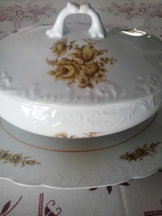Terrina de porcelana fina para sopa  ou outros nova