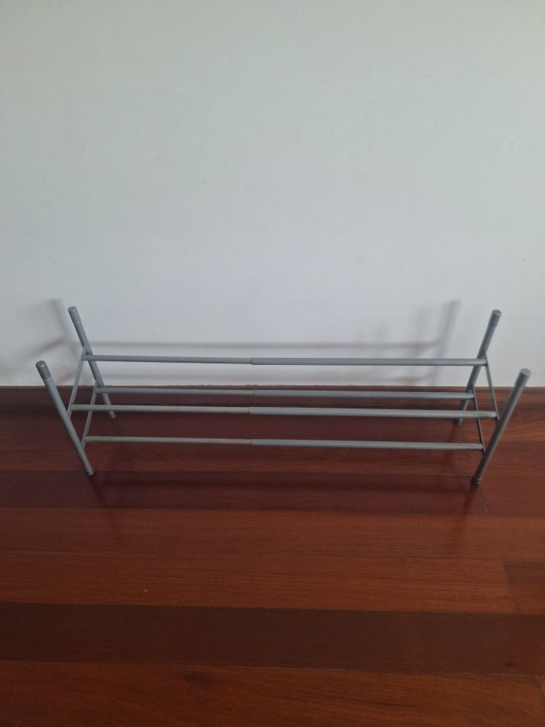 Sapateira em bom estado extensível