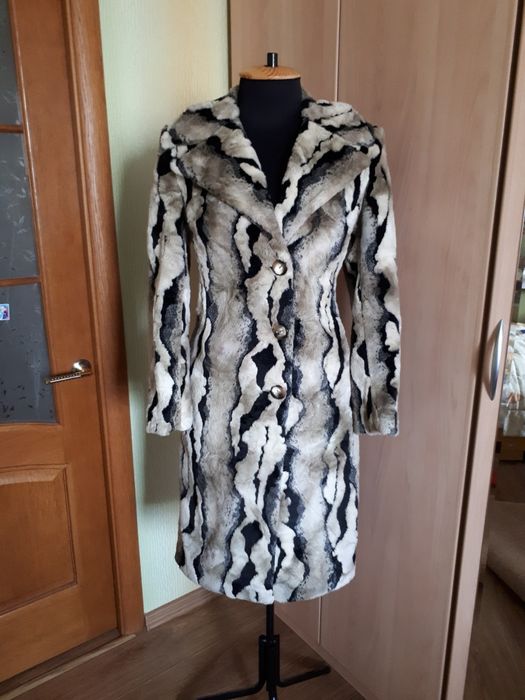 Пальто, шуба из искусственного меха. Разм 46-48 Цена 1000грн.