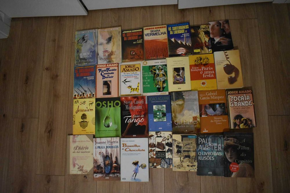 Diversos Livros, Jogo de PS3 Midnight Club e brinquedos de criança