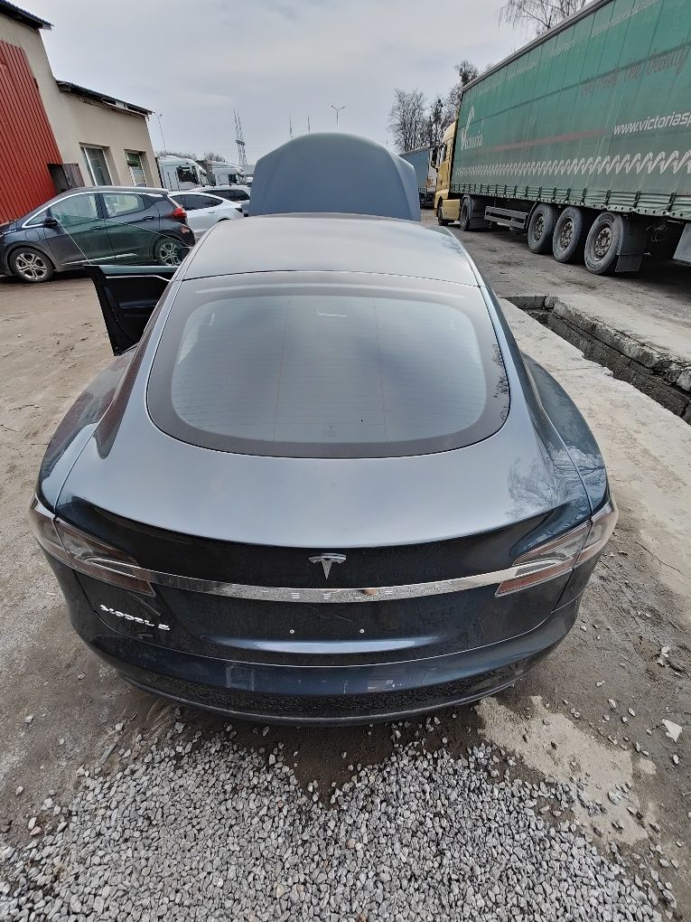 Кришка багажника ляда Tesla model S