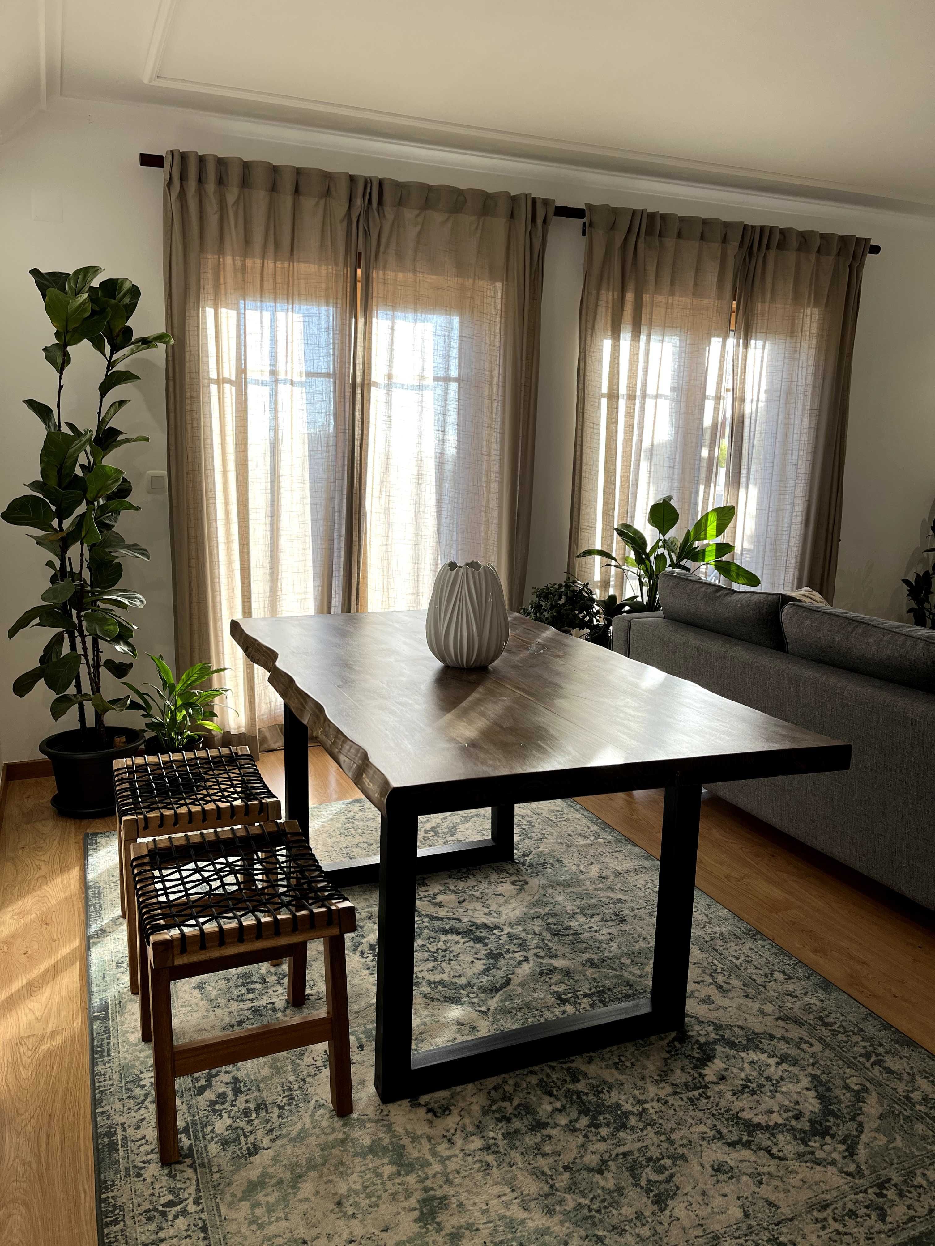Mesa de Jantar em Madeira por Medida