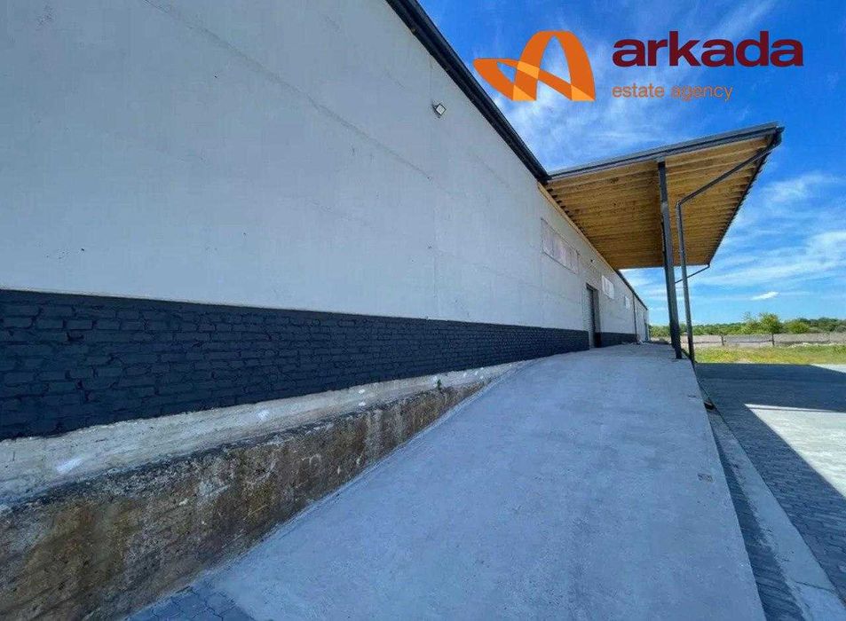 Продається велике складське приміщення з усіма зручностями