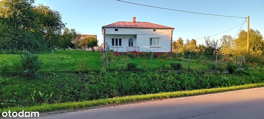 Dom jednorodzinny w Hrebennem z zabudowaniami