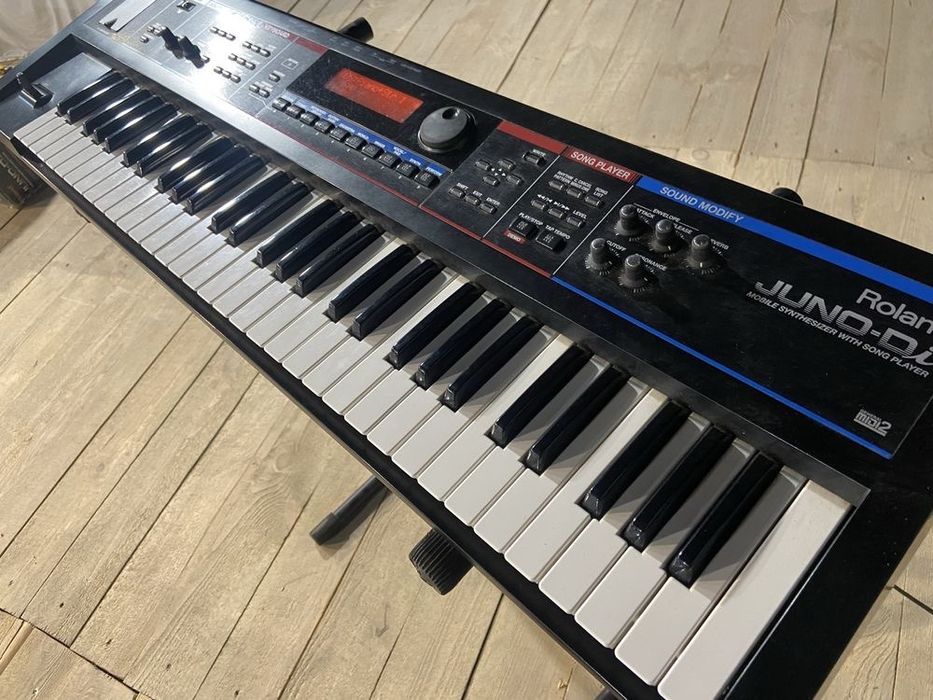 Продам Roland juno-di