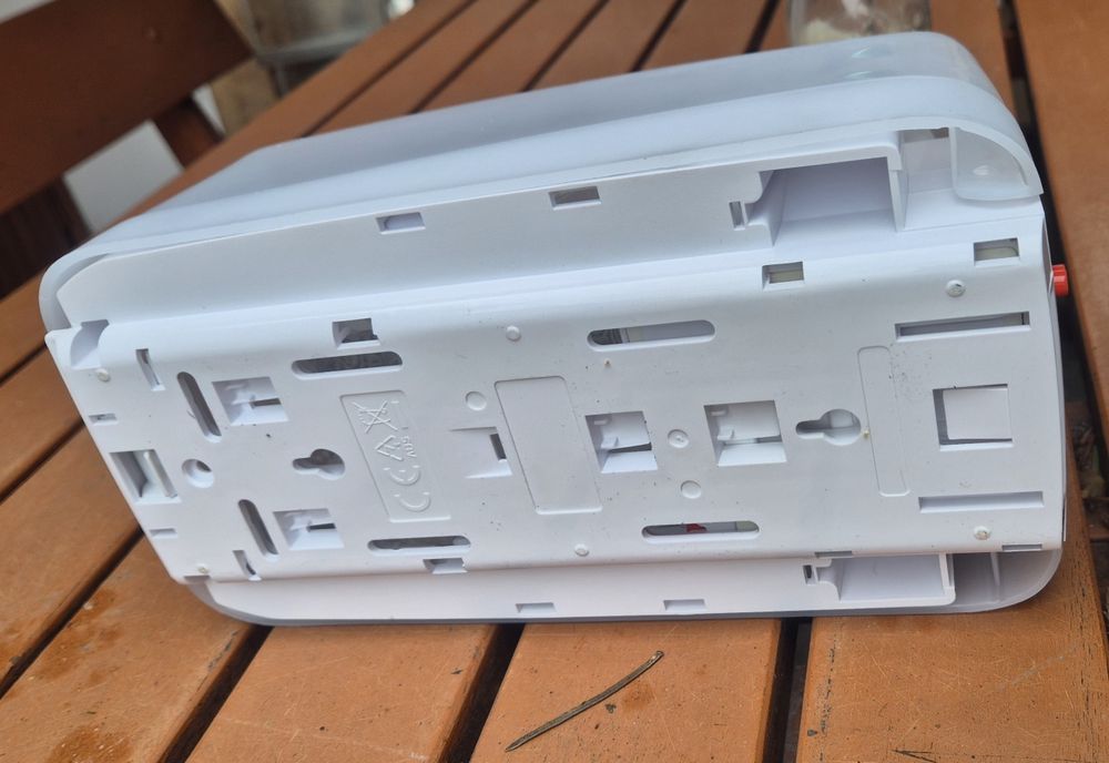 Automatyczny bezdotykowy dozownik płynu dezynfekcyjnego MERIDA HARMONY