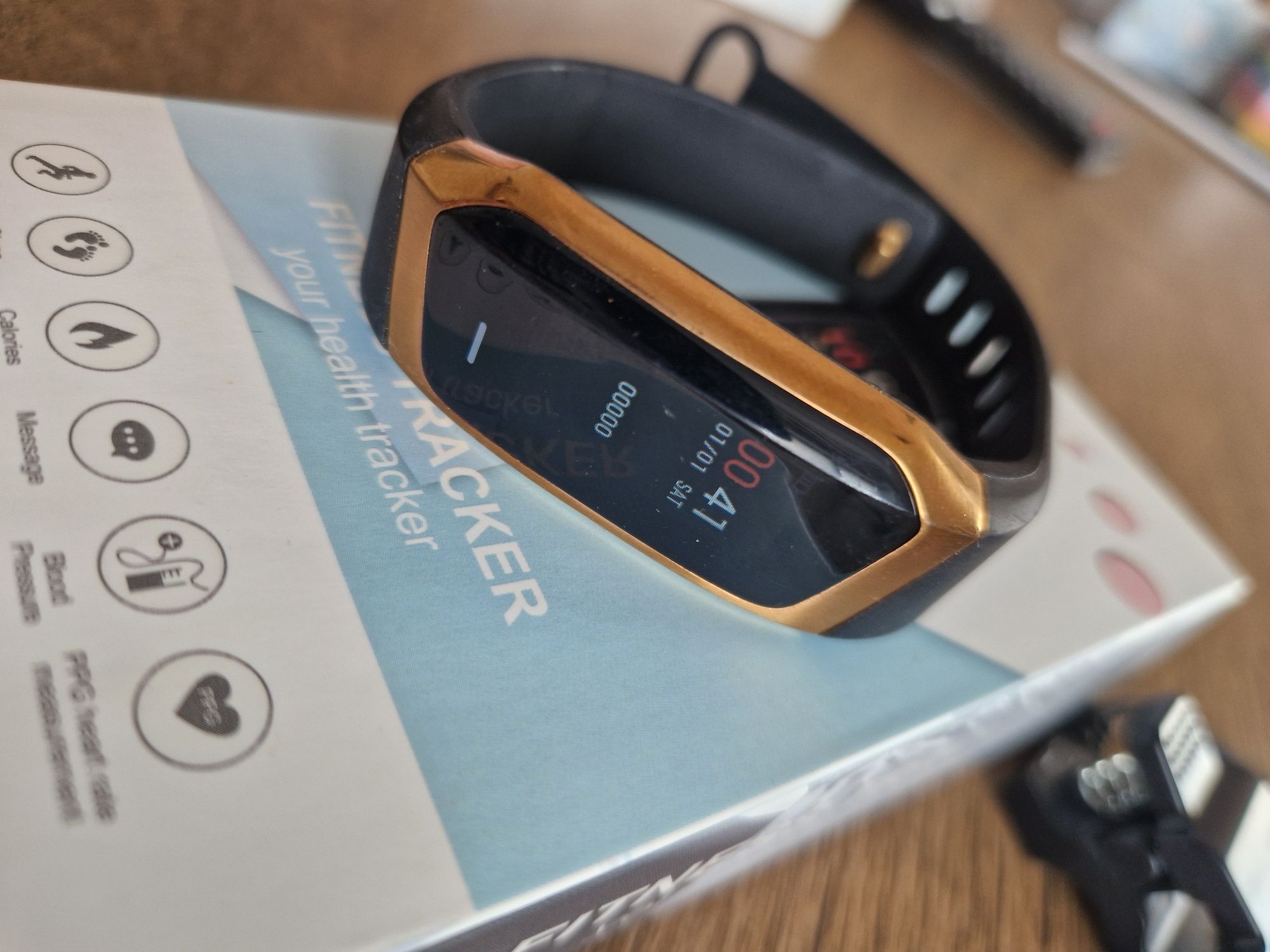 Smart watch fitness tracker