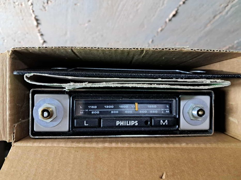 Stare Radio samochodowe PHILIPS (NOWE)