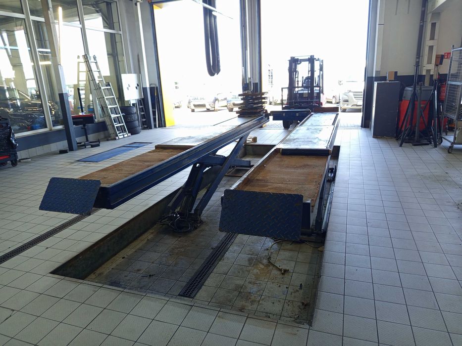 Podnośnik nożycowy diagnostyczny SPACE 5,5m + osiowy 2014 rok